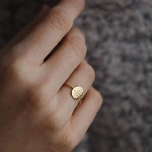Gold Dainty Wild Flowers Oval Ring Signet